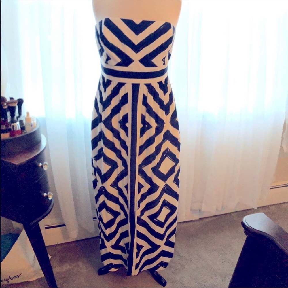 Beautiful vineyard vines size 10 geometric maxi